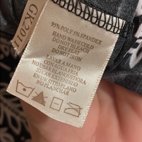 •CRISTINALOVE•NWOT BLACK FLORAL MEDALLION V-NECK SHORT SLEEVE DRESS SIZE SMALL - Picture 4 of 9